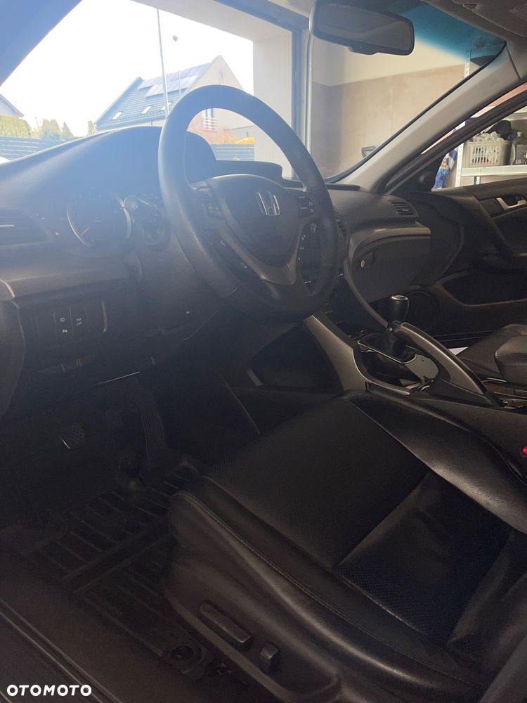 Honda Accord 2.0 Executive Nav - 27