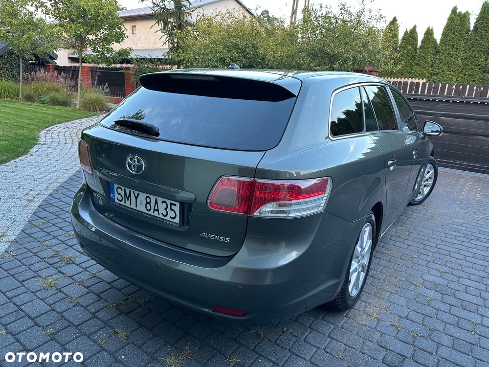 Toyota Avensis - 8