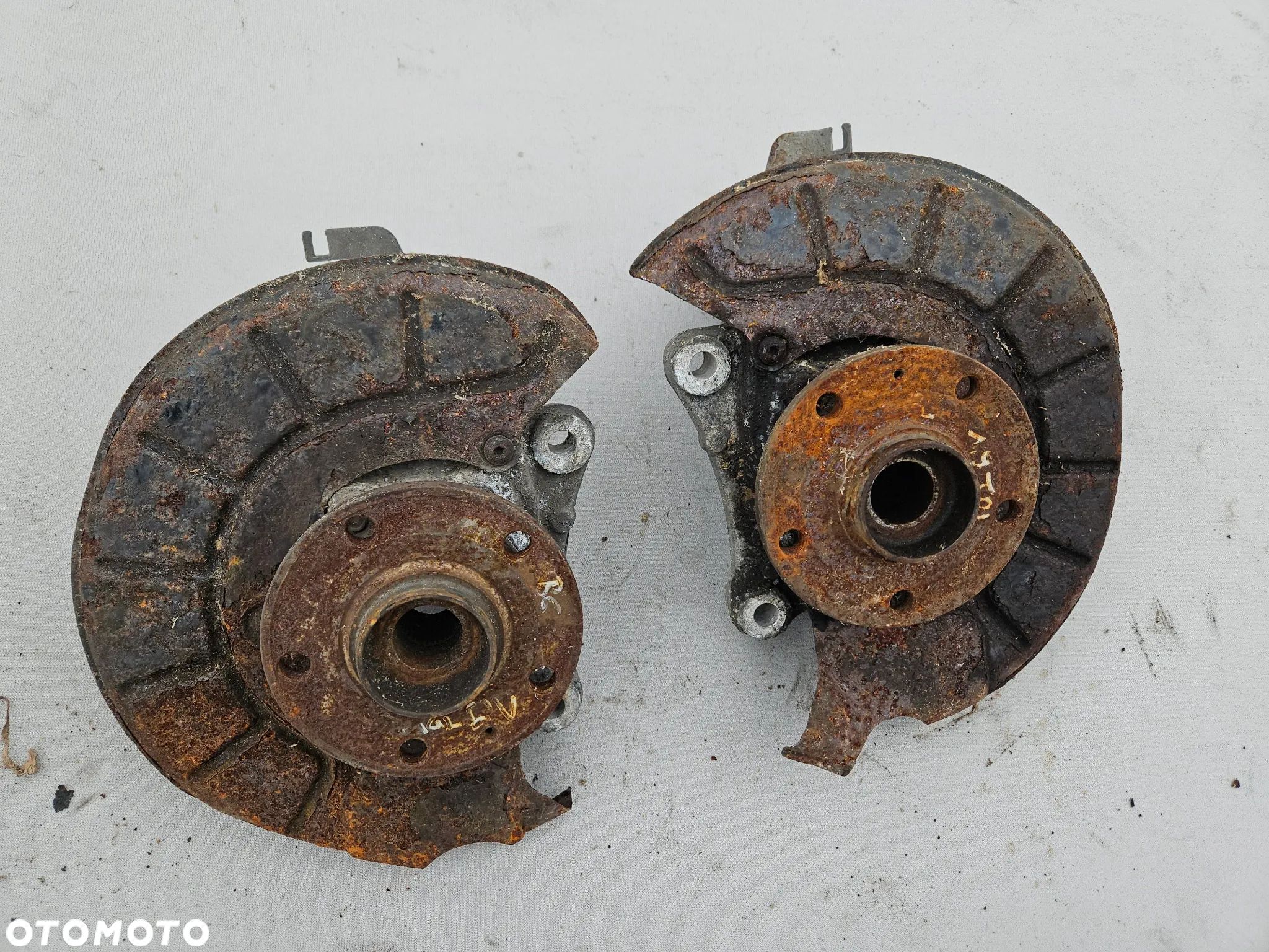 Zwrotnica piasta lewa prawa przednia VW Passat B6 B7 CC 1,9 TDI 3C0407257F 3C0407258F - 1