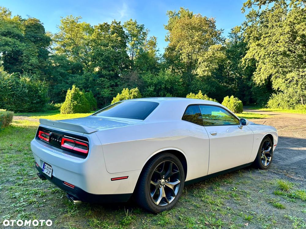 Dodge Challenger - 9