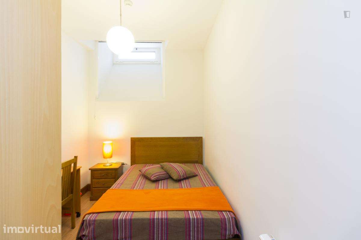 Quarto - localizado em Cidral Coimbra - Grande imagem: 2/12