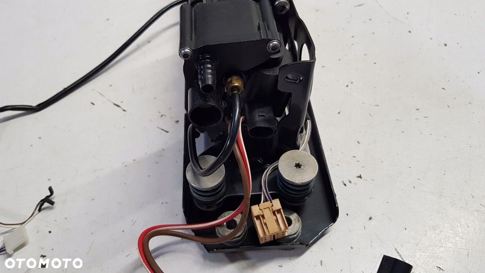 kompresor zawieszenia BMW 5 F11 6789450 - 5