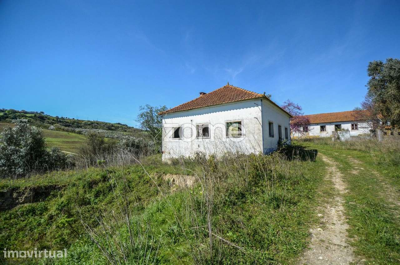 Moradia 4 quartos para remodelar Rio Maior, Santarém - Grande imagem: 2/29