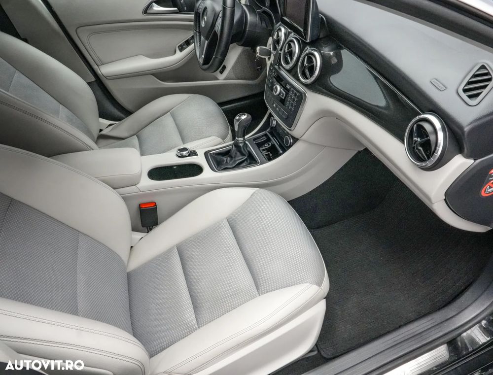 Mercedes-Benz CLA - 12