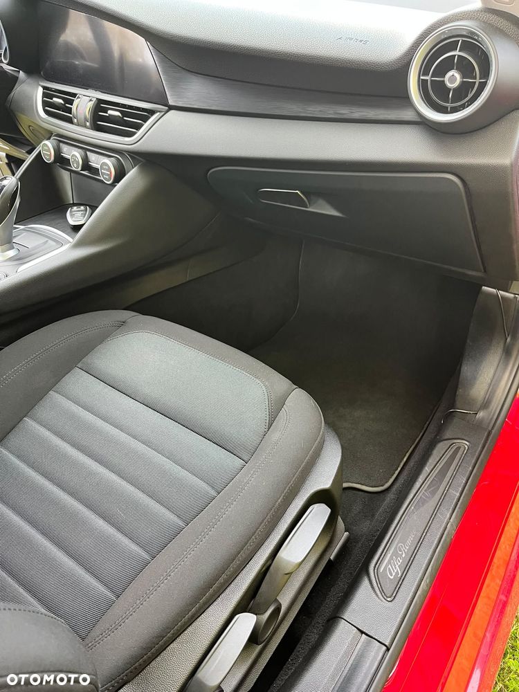 Alfa Romeo Giulia - 8