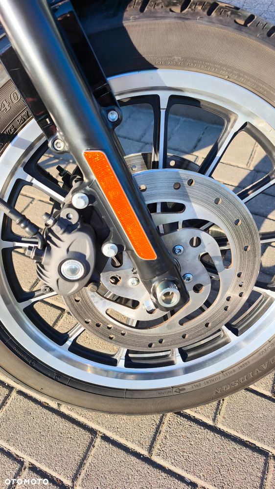 Harley-Davidson Sportster Roadster 883R - 13