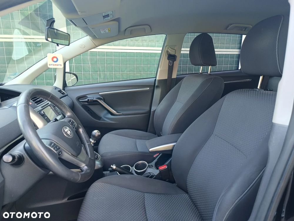 Toyota Verso 1.6 Premium - 20