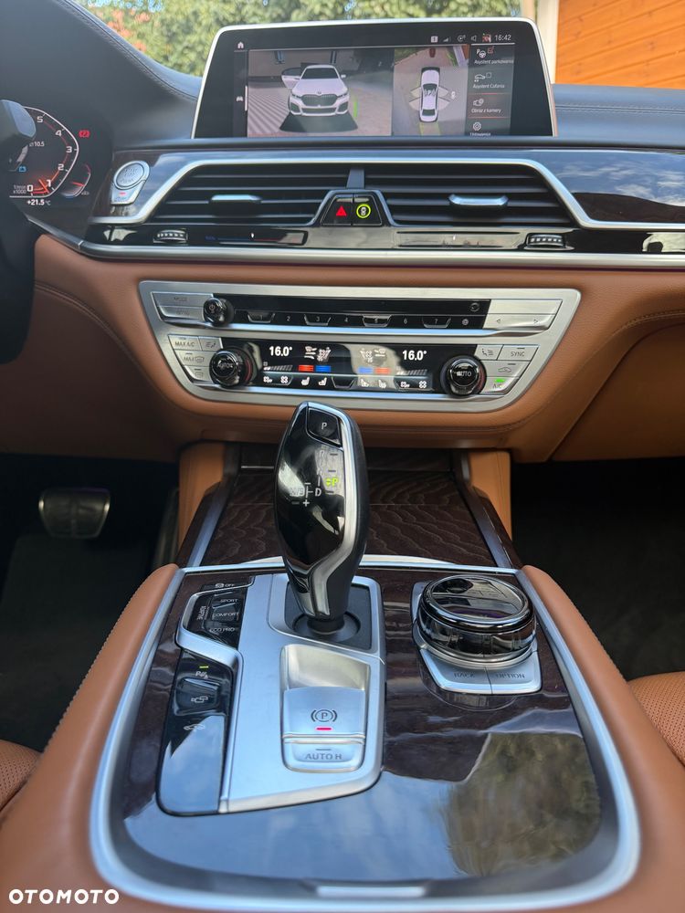 BMW Seria 7 740Li - 5