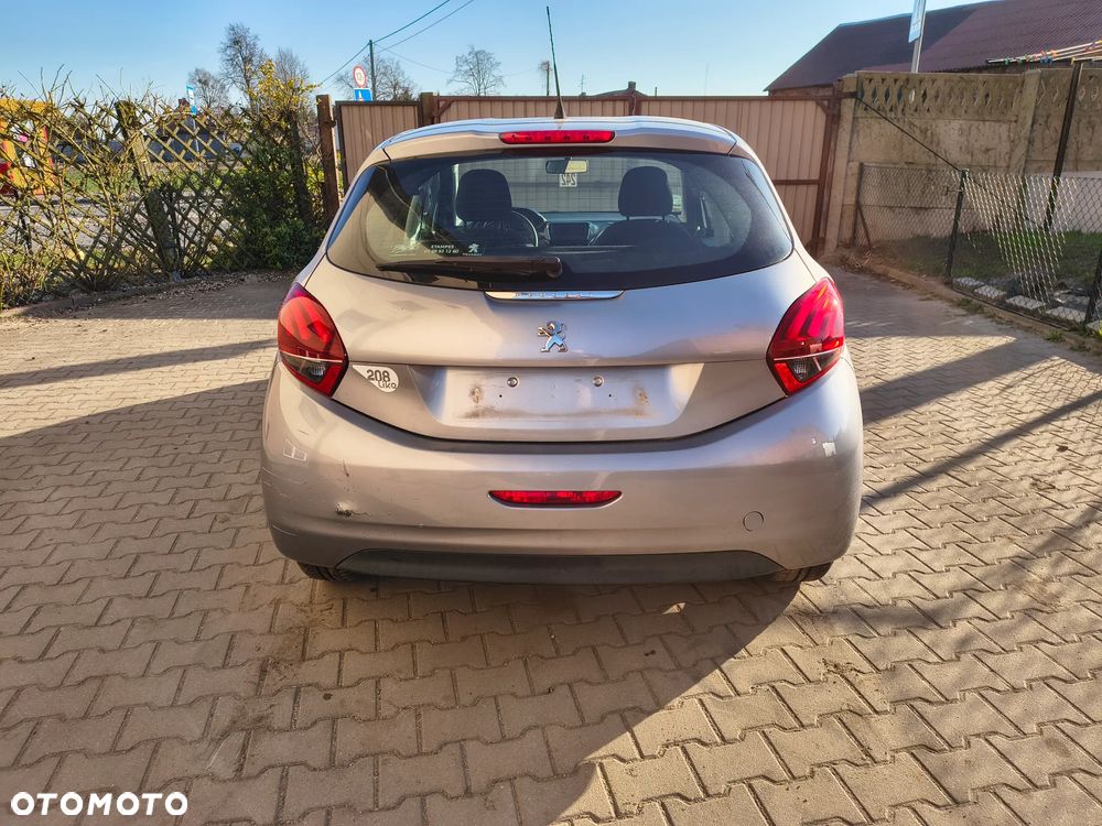 Peugeot 208 - 8