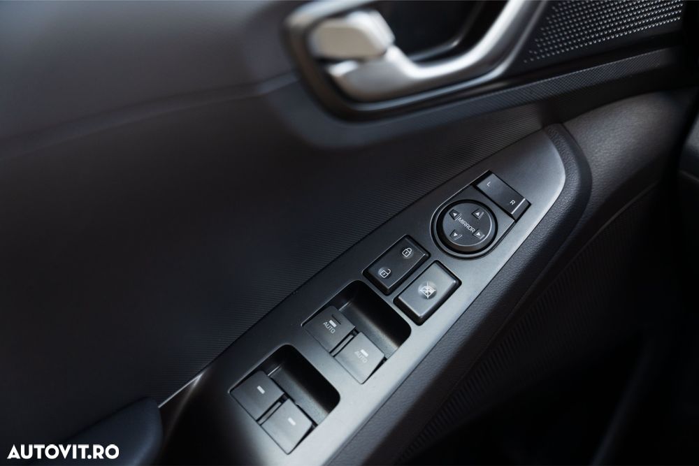 Hyundai IONIQ 1.6 GDI Premium - 33