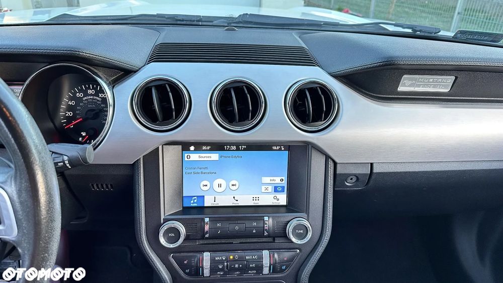 Ford Mustang Cabrio 2.3 Eco Boost - 37