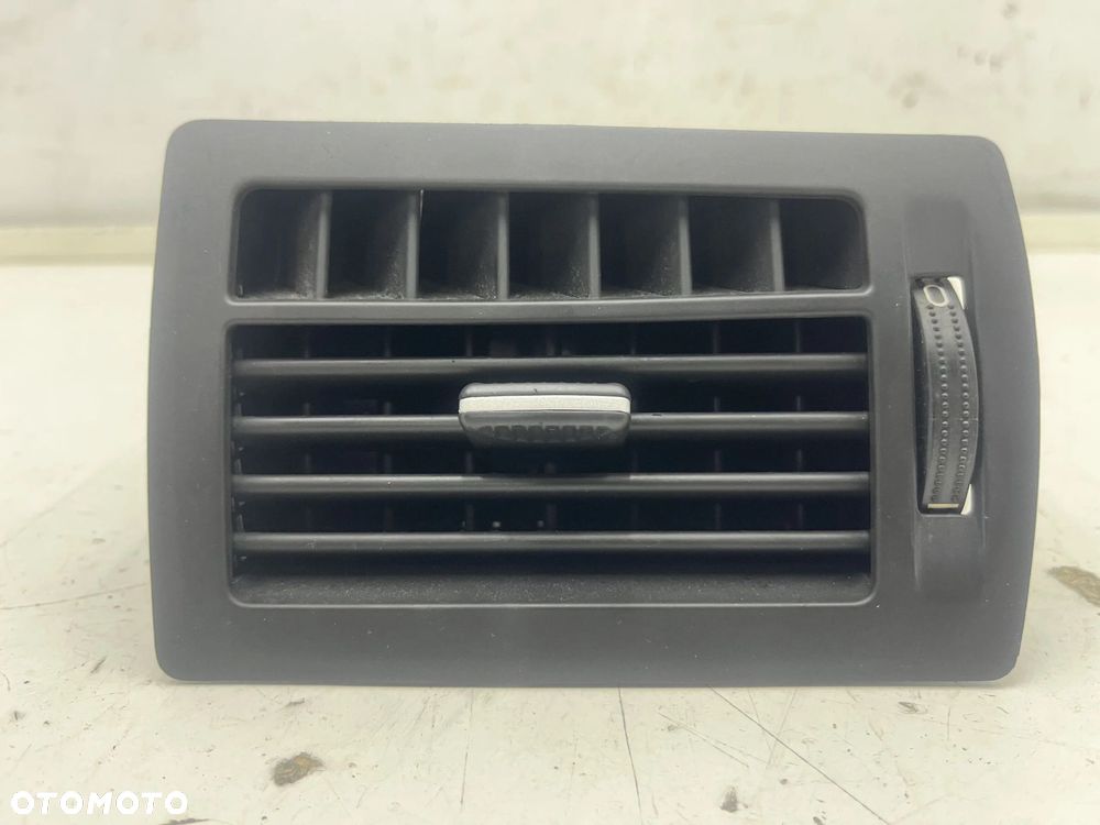 Kratka nawiewu Opel Zafira B 05-14r. prawa pasażera boczna nadmuchu deski - 2