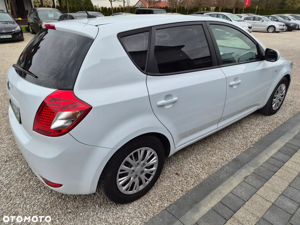 Kia Ceed - 10