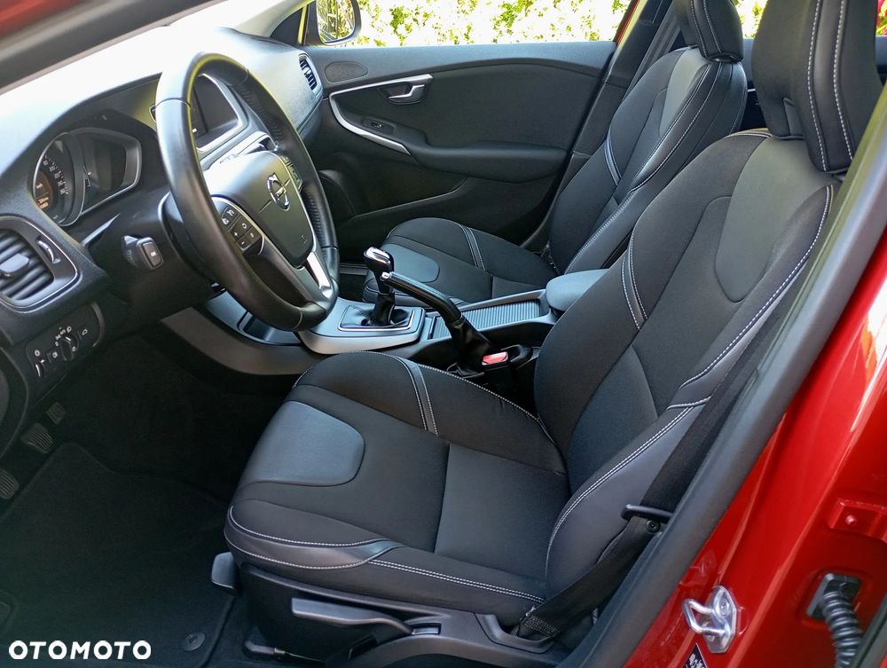Volvo V40 D2 Geartronic - 13