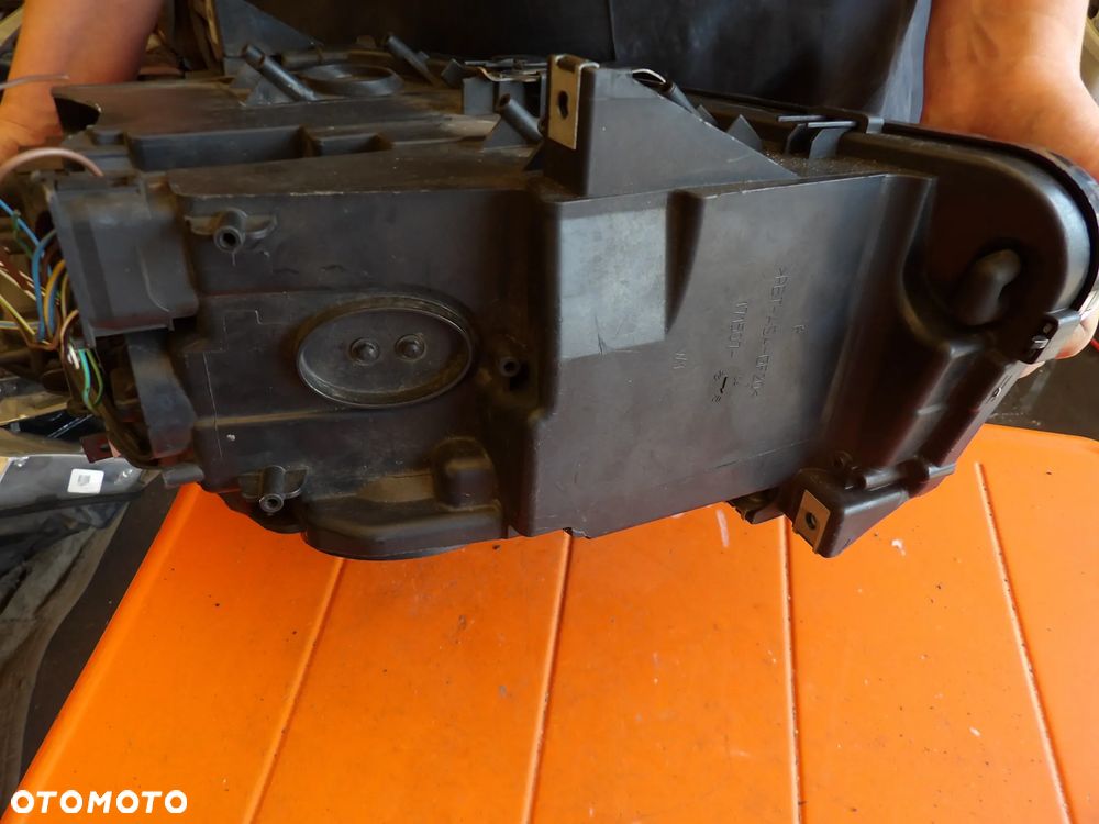 BMW - F10 - H7 - PĘKNIĘTE SZKŁO I OBUDOWA - PRAWA LAMPA PRZEDNIA - UK - 7203242 - 6