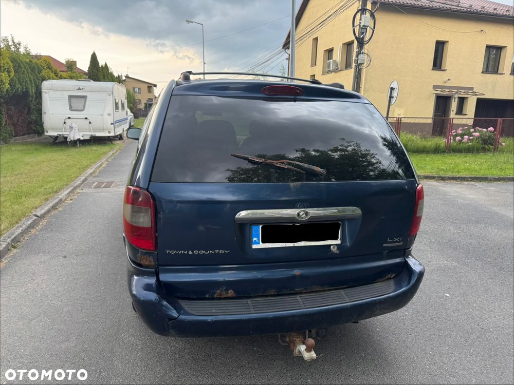 Chrysler Town & Country - 4