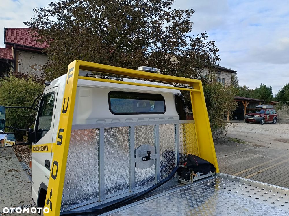 Mitsubishi FUSO CANTER 7C15 - 7