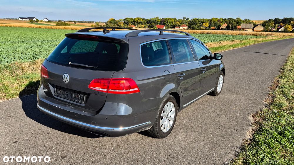 Volkswagen Passat - 12