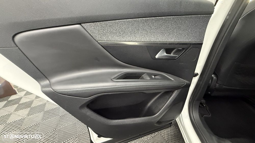 Peugeot 3008 1.2 PureTech Allure Grip Control EAT6 - 17