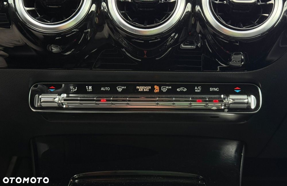 Mercedes-Benz CLA 200 7G-DCT - 18