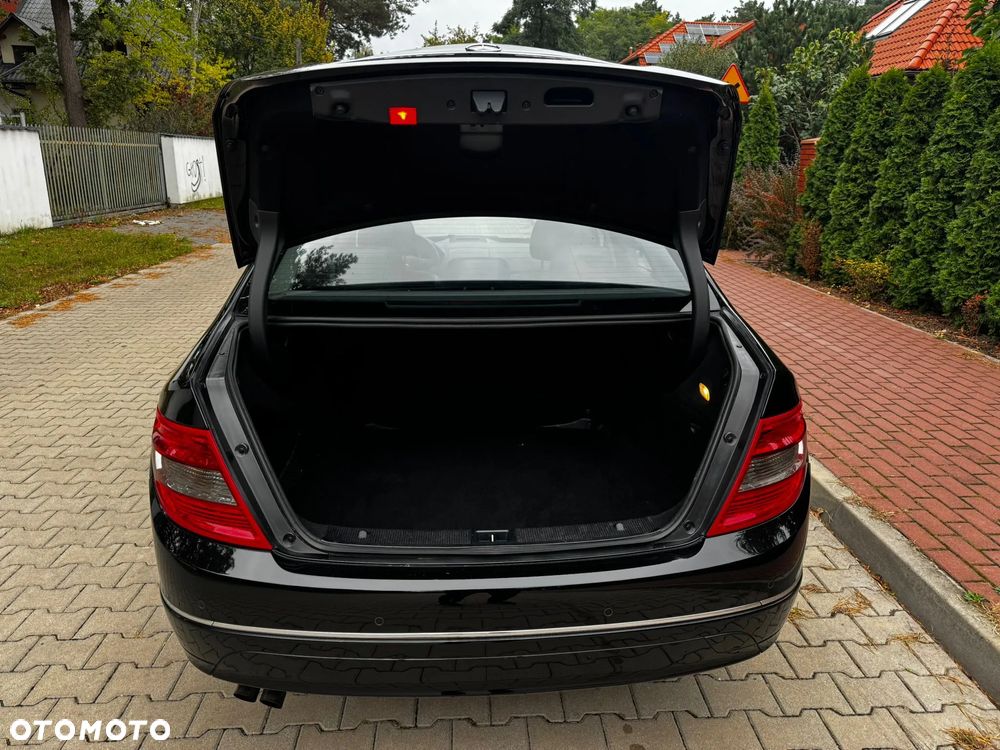 Mercedes-Benz Klasa C 180 Kompressor BlueEFFICIENCY Avantgarde - 21