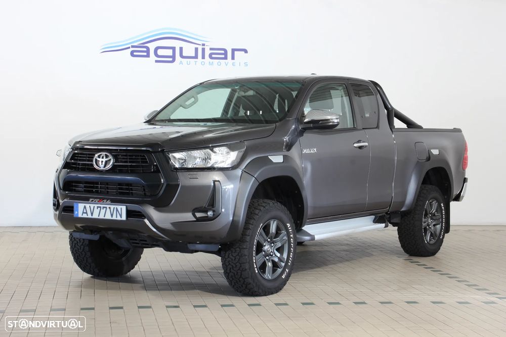 Toyota HILUX 2.4 D-4D 4WD CE Trial 3L - 2