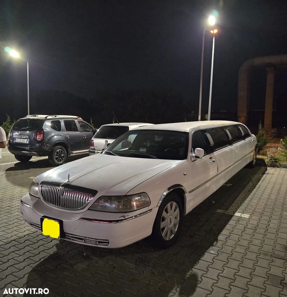 Lincoln Town Car - 4