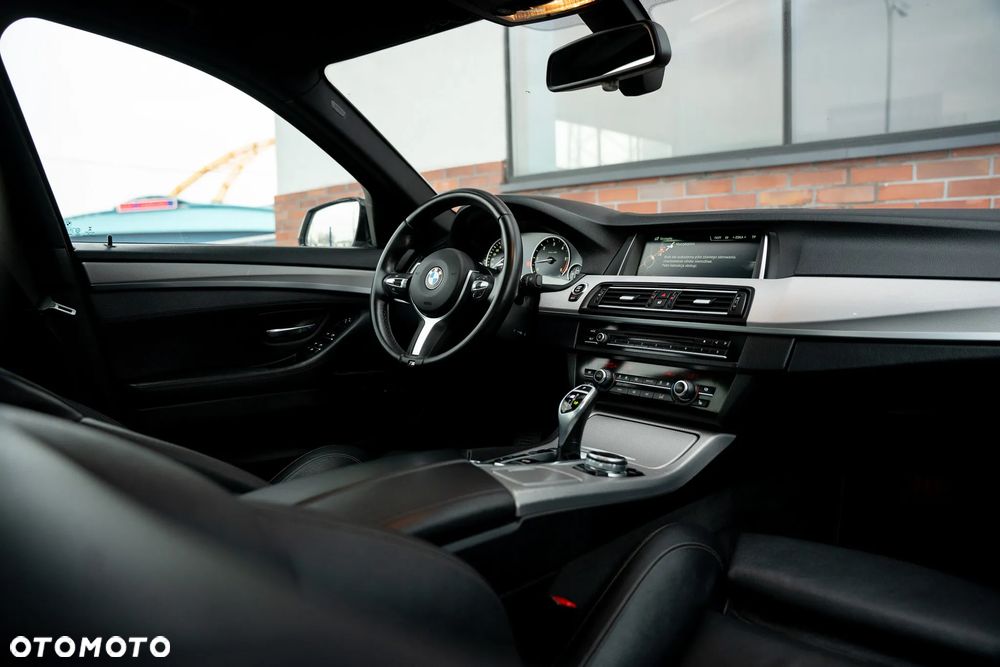 BMW Seria 5 M550d xDrive Sport-Aut - 28