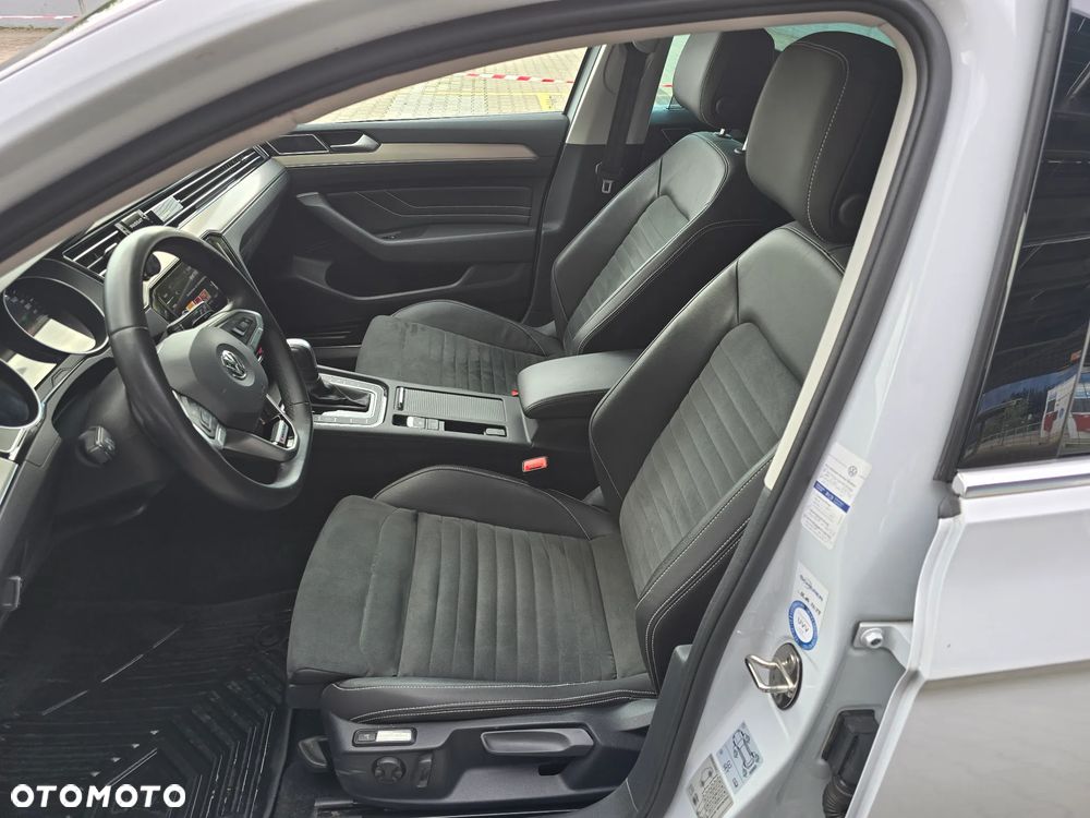 Volkswagen Passat 2.0 TDI SCR DSG 4Motion Elegance - 17
