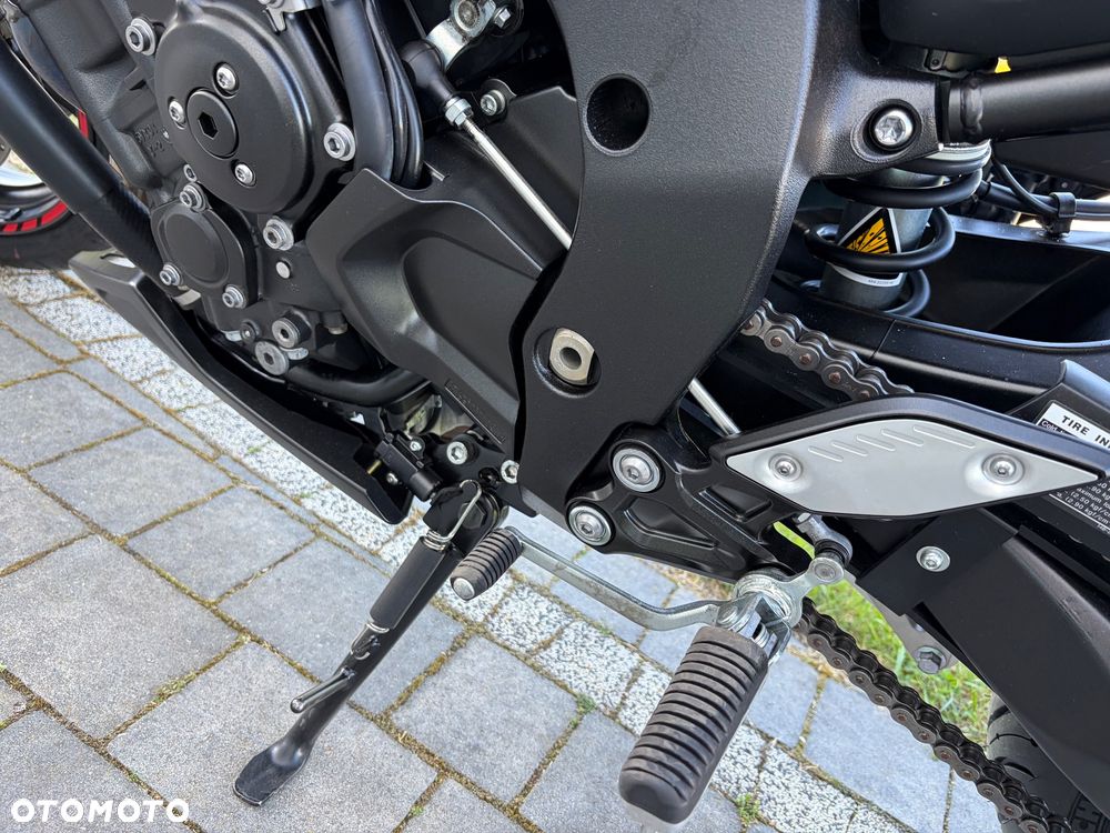 Yamaha FZ8 - 12