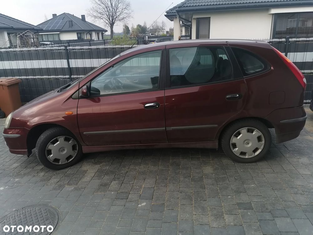 Nissan Almera Tino - 4