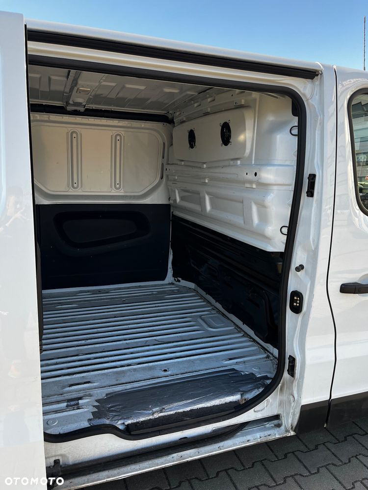 Nissan NV 300 Trafic Vivaro - 18