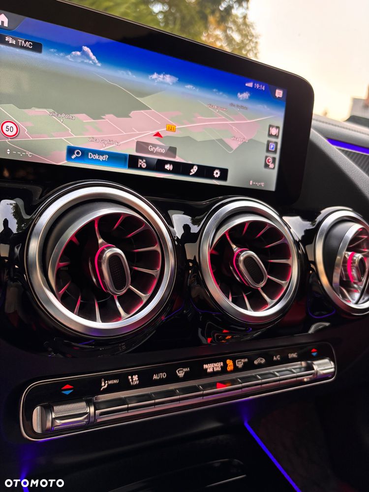 Mercedes-Benz GLA 200 AMG Line - 23