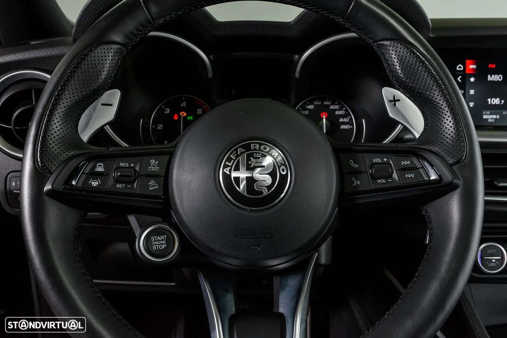 Alfa Romeo Stelvio - 18