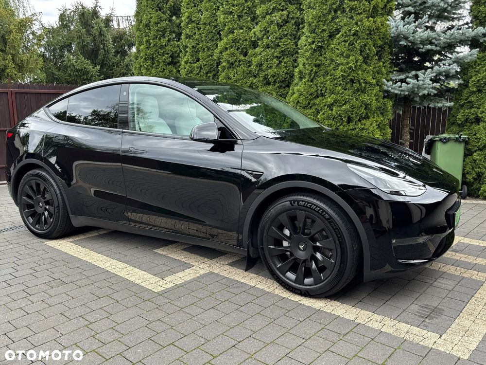 Tesla Model Y - 8