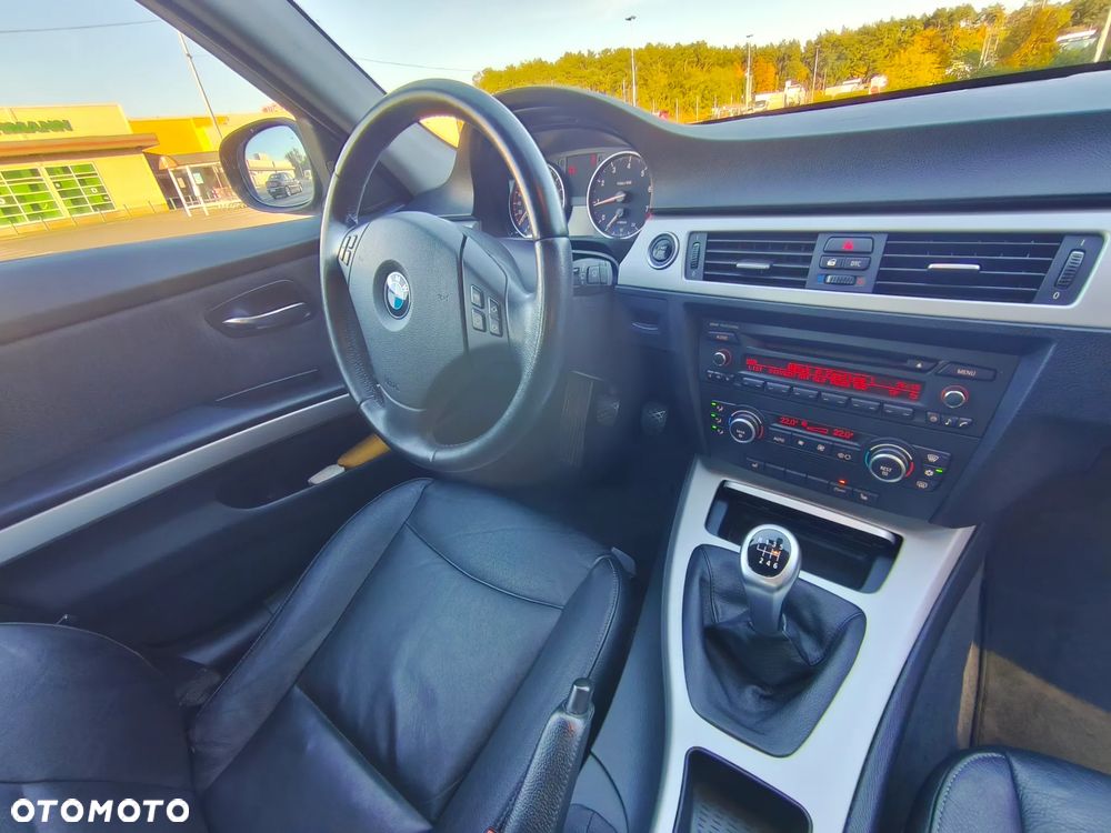 BMW Seria 3 320i Touring - 19