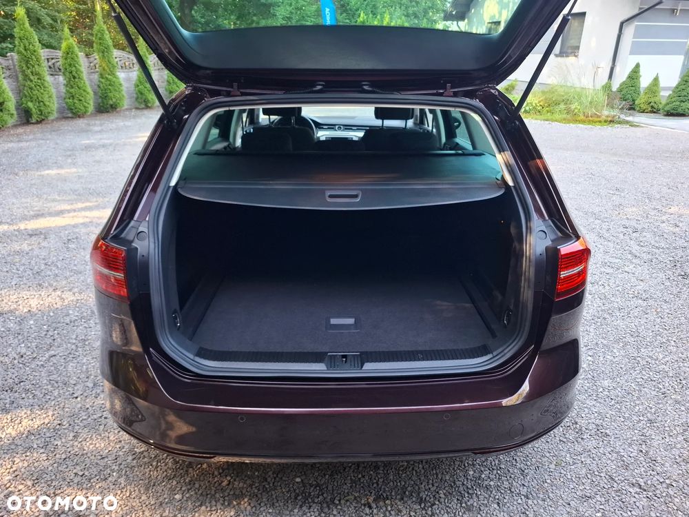 Volkswagen Passat 2.0 TDI SCR DSG Conceptline - 14