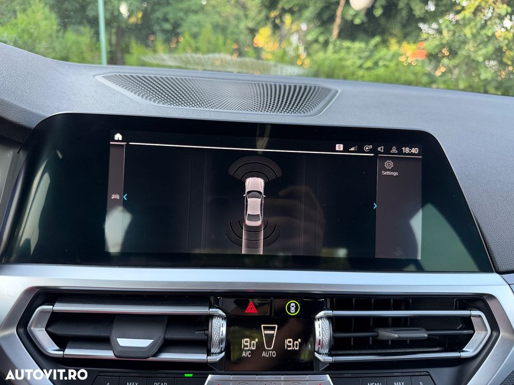 BMW Seria 3 330e Aut. Advantage - 28