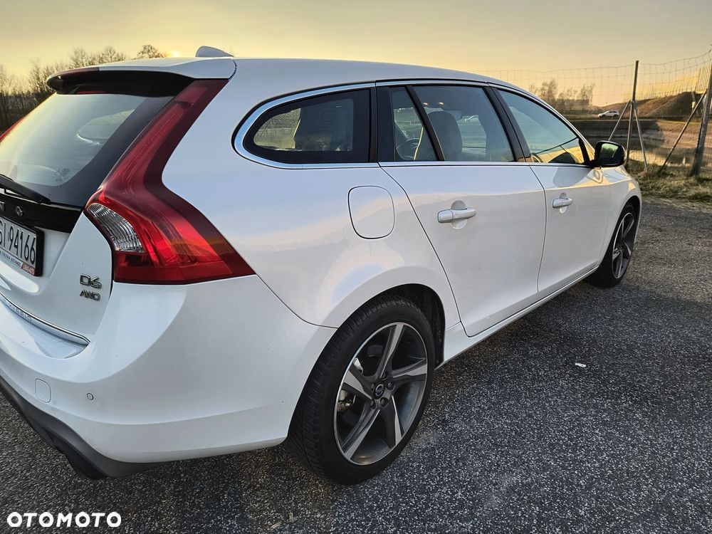 Volvo V60 D6 AWD Plug-in Hybrid Summum - 8