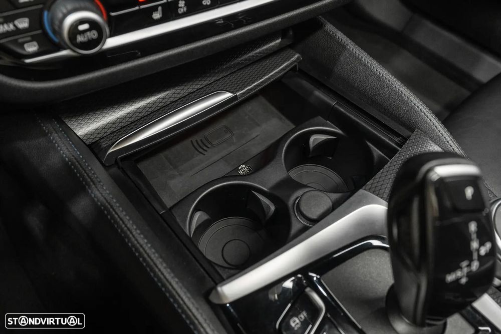BMW 530 e Pack Desportivo M - 16