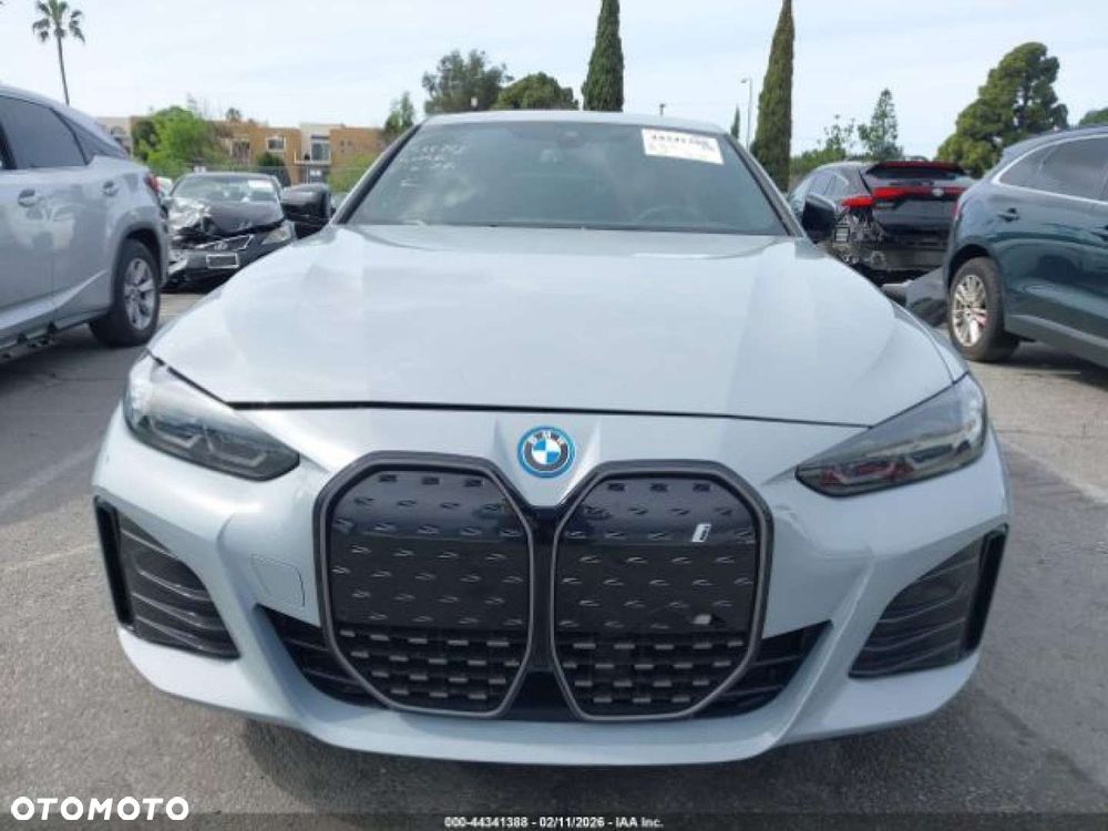 BMW i4 - 5