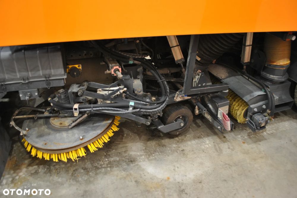 MAN TGM 18.240 Zamiatarka BEAM 8000 Szczotki L/R Karcher 2 Silniki - 10