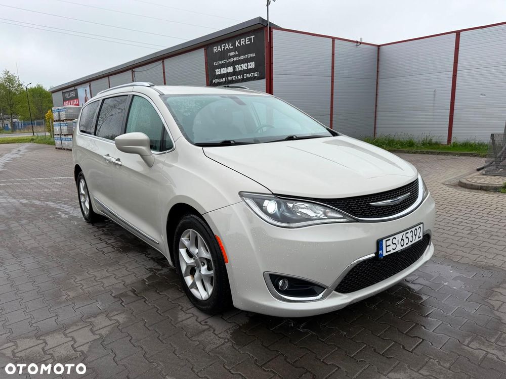 Chrysler Pacifica - 10