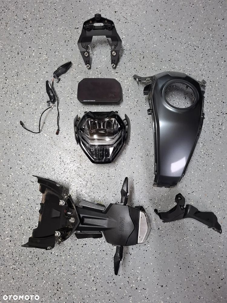 BMW F900 R XR lampa reflektor licznik ogon kierunkowskaz mocowanie stelaż wypełnienie