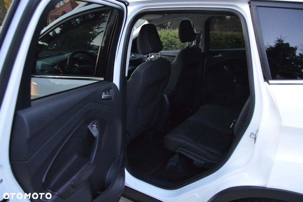 Ford Kuga 2.0 TDCi 2x4 Titanium - 18