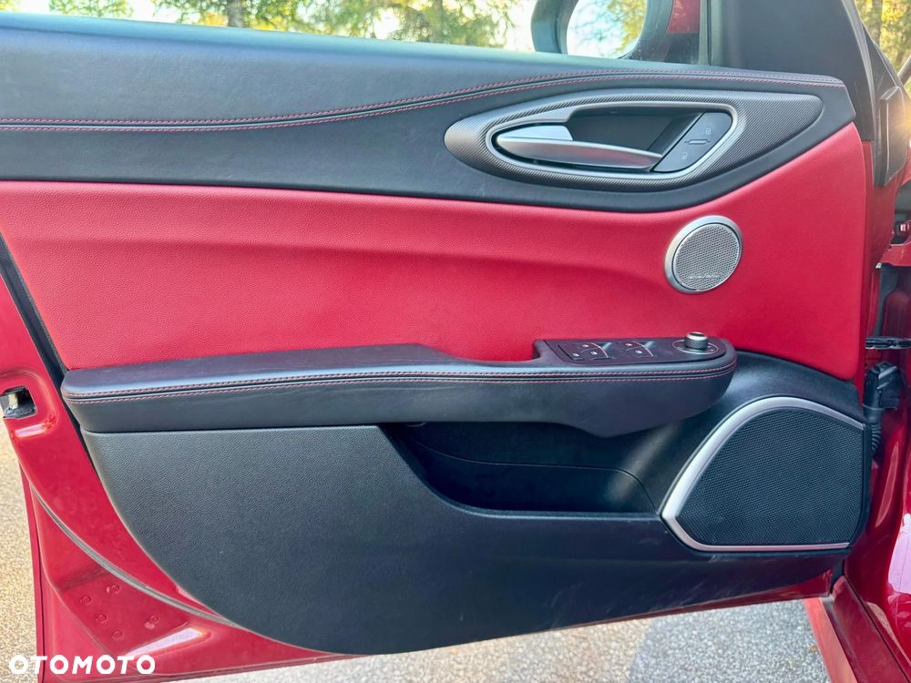Alfa Romeo Giulia 2.0 Turbo 16V AT8-Q4 Ti - 17
