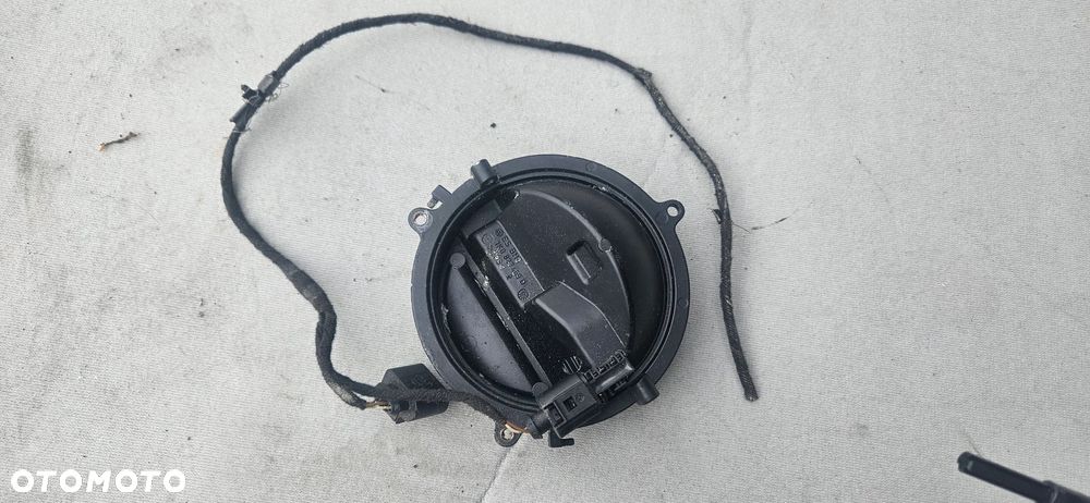 Klamka klapy bagażnika mikrostyk VW Golf 5 V 3d hatchback 1K0827469D - 2
