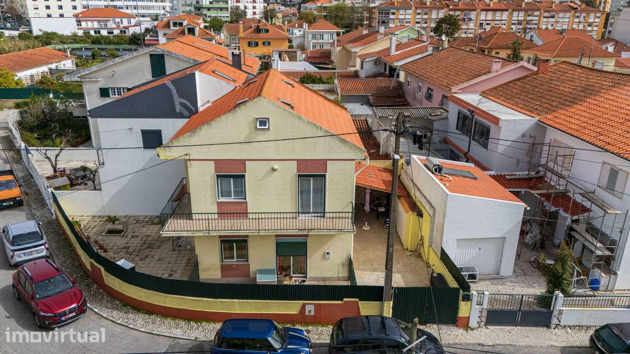 Moradia T5 transformada em T3 com aproveitamento de sótão MEM MARTINS - Grande imagem: 5/41