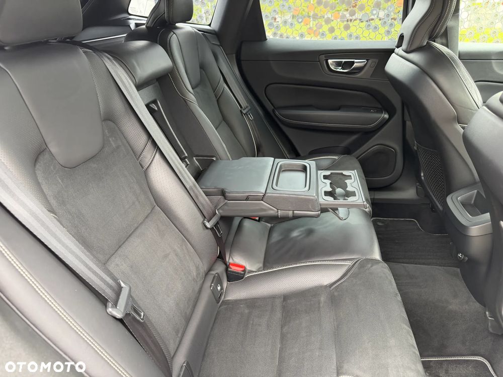Volvo XC 60 D4 R-Design - 32