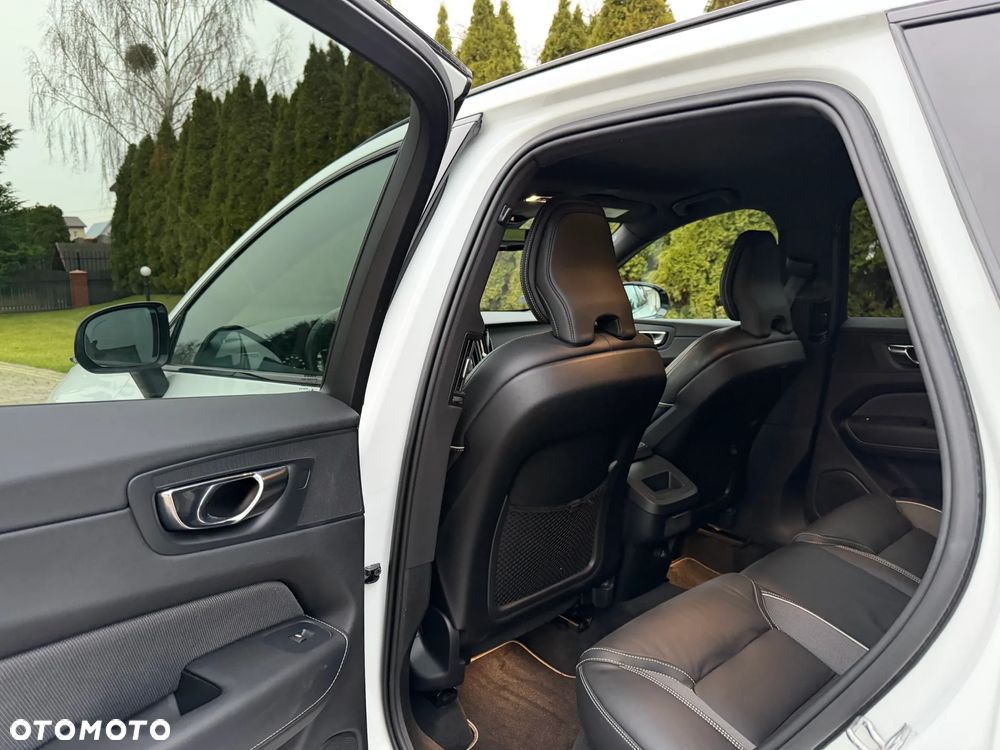 Volvo XC 60 B4 D AWD R-Design - 11